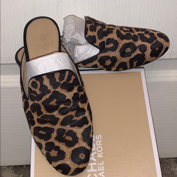 EUC‼️ Michael Kors Natasha leopard calf hair slide - Picture 2 of 5